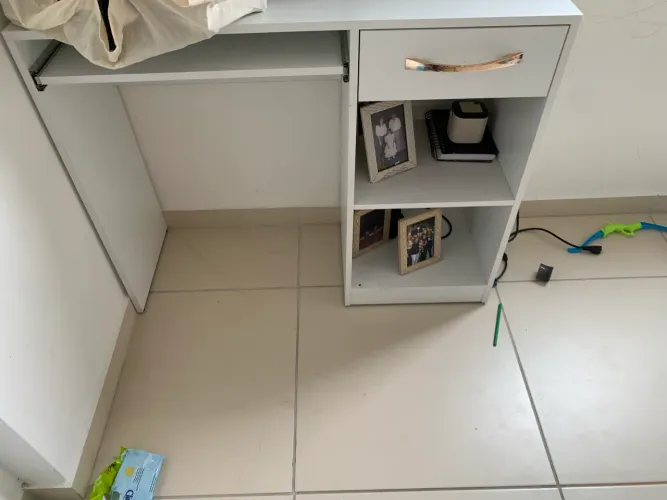 Mesa para trabalhar Home office usada poucas vezes.