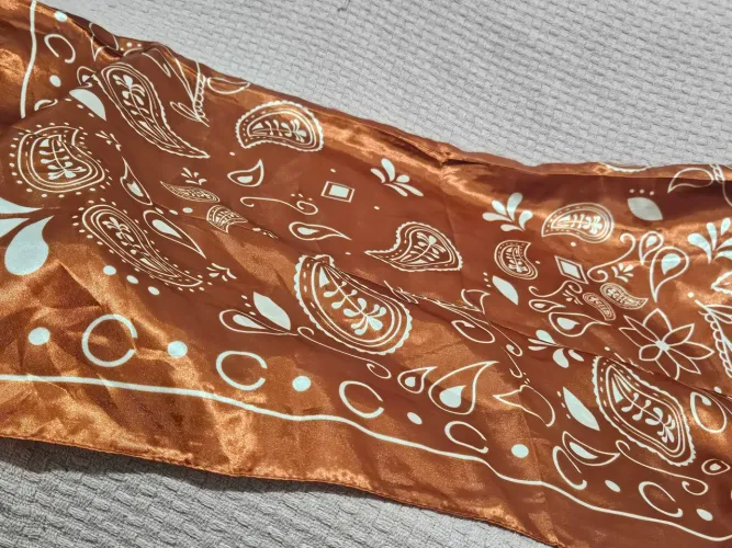 Lenco Feminino De Cetim Estampa Paislev 90x90 Bandana De Seda Echarpe