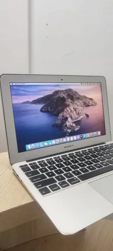 MacBook air 11 Polegada/Core I5/4gb DDR3/SSD 64gb