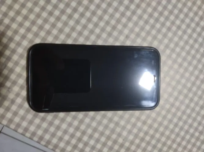 iPhone XR ,estado de conservação muito boa ,sem arranhões e manchas funcionando tudo perf