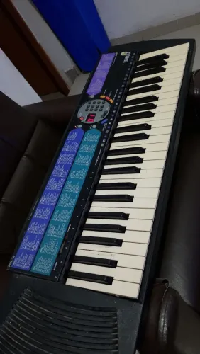 Teclado Yamaha 73 está com 3 teclas que não funciona