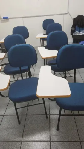 Cadeiras Universitárias  Semi Novas 