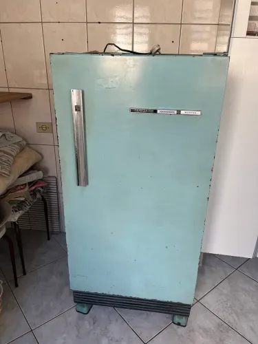 Geladeira antiga Frigidaire 110V
