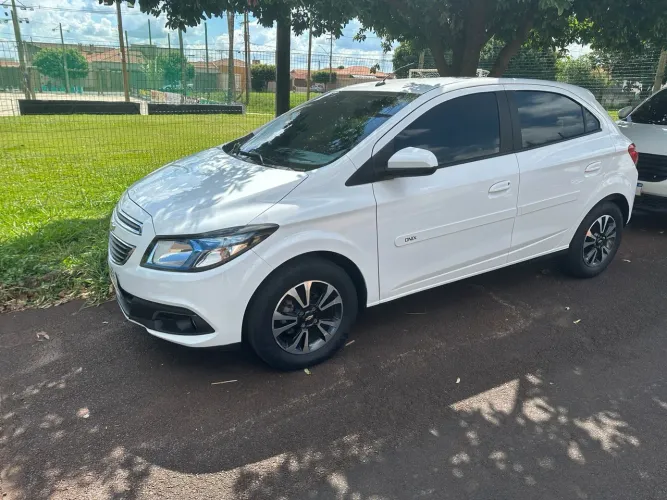 Chevrolet Onix Hatch LTZ 1.4 8V Flex Power Mec. 4P 2015
