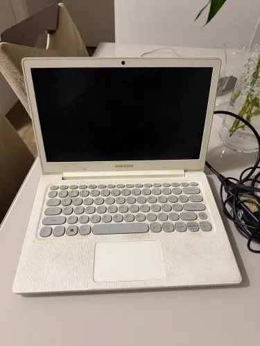 Notebook Flash f30 branco