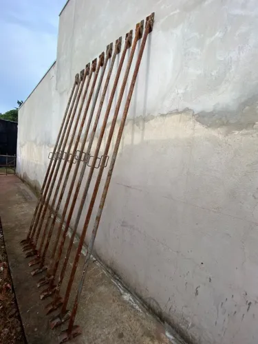 Escora aprumadora metálica 
