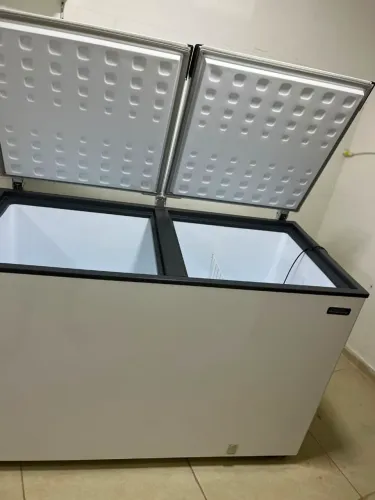 Vendo freezer 437 Litros semi nova