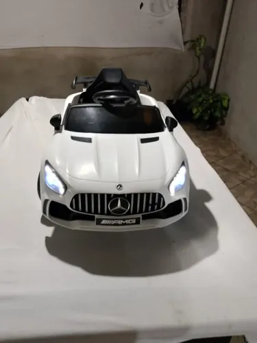 Carrinho elétrico Mercedes infantil
