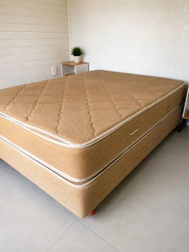 Cama Box Casal Queen + Colchão ? excelente estado