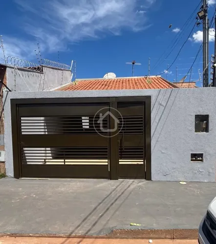 EXCELENTE CASA COM 03 QUARTOS E GOURMET