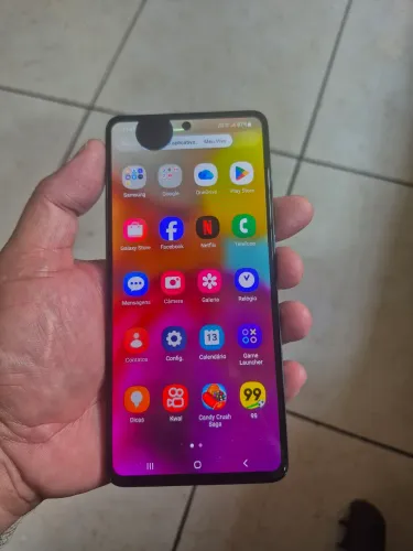 Galaxy A71 apenas com essa manchinha mas funciona perfeitamente 