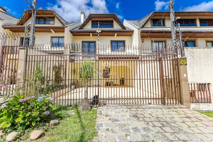 Sobrado amplo no Jardim Social | 4 quartos, lareira e área gourmet