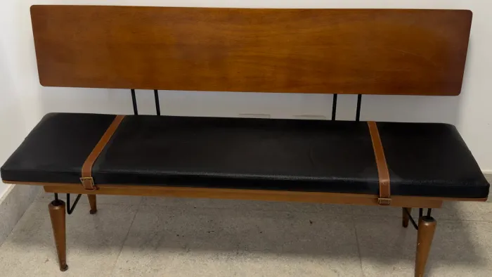 Banco com Encosto Kopec 151 cm - Natural com PU Preto