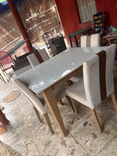 Mesa de jantar 4 cadeiras