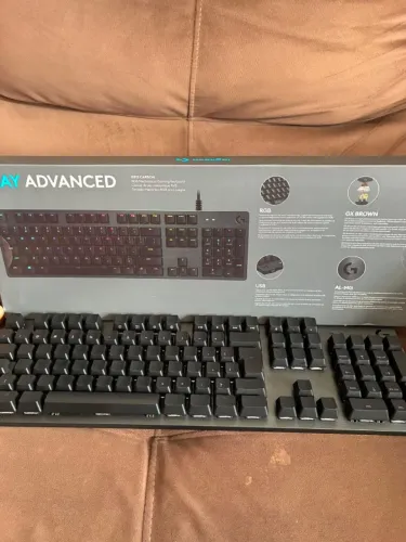 Teclado Mecânico Gamer Logitech G512 Carbon com Layout ABNT2