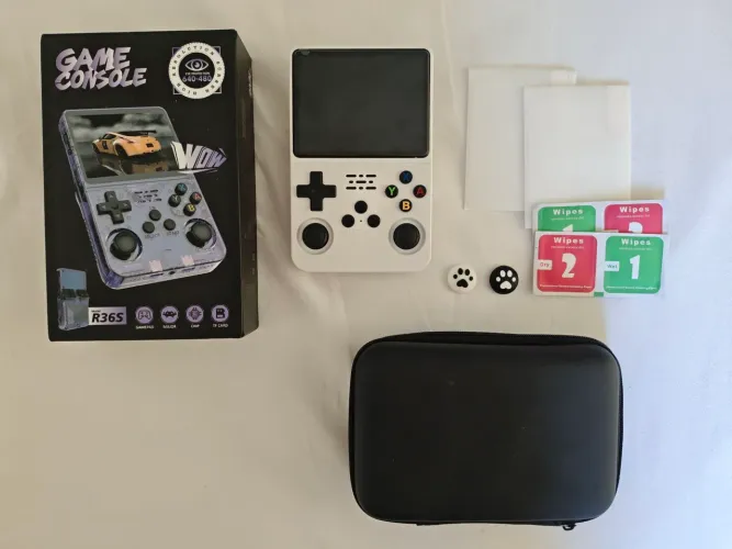 Console Portátil R36S Game Console - Branco + Kit Completo!<br><br><br><br>