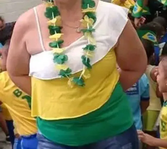 Blusa do Brasil de um ombro só