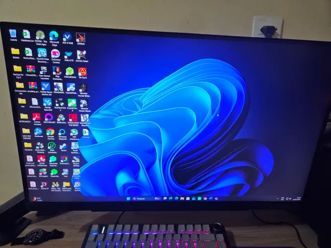 Monitor Gamer LG UltraGear, 27 Pol, IPS, QHD, 1ms, 240Hz, G-Sync, HDMI/DP, 27GR83Q