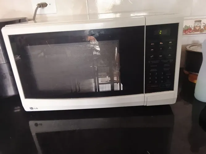 Microondas LG em excelente estado