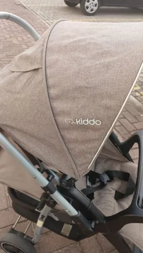 Carrinho de bebê Kiddo (usado)