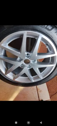 Aro 17 com Pneu Michelin