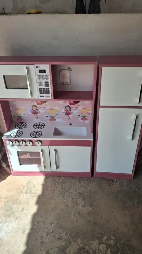 Cozinha Infantil Rosa Completa Kit Brinquedo com Geladeira Fogão Pia e Micro-ondas usada