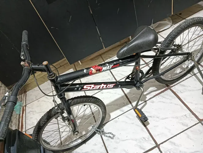 Bicicleta apenas 1 vez usada .