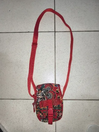 Bolsa Transversal Farm Rio Estampa Floral Vermelha