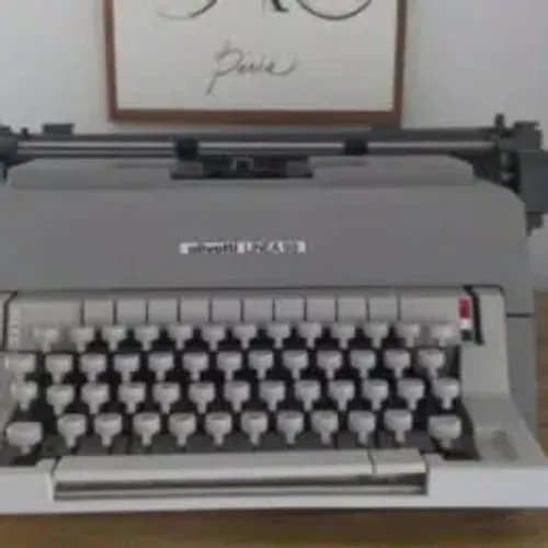 Maquina de escrever Olivetti Linea 98