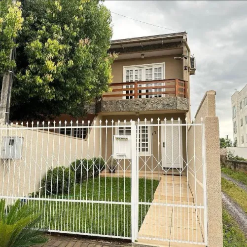 VENDO SOBRADO EM ÓTIMA LOCALIZAÇÃO