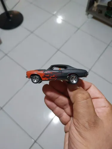 Hot Wheels '70 Chevelle SS (lançado na série Web Trading Cars / HW Stars em 2008