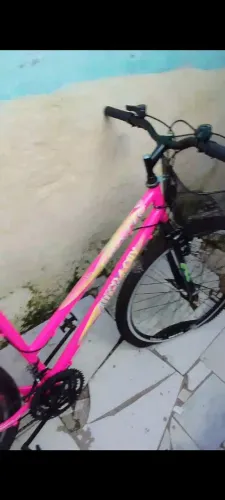 Bicicleta semi-nova rosa