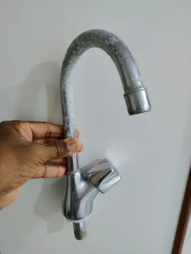 Torneira de Cozinha Usada com Bica Alta de Mesa