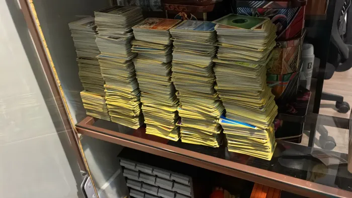 Lote de 100 cartas borda amarela estados variados possui foil só pokemons