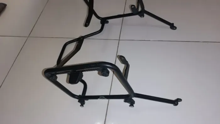 Suporte Baús Laterais Givi Himalayan Chapam