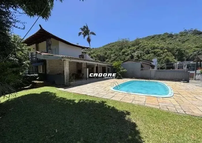 Excelente Casa para Locação Ponta aguda I Cadore Imóveis