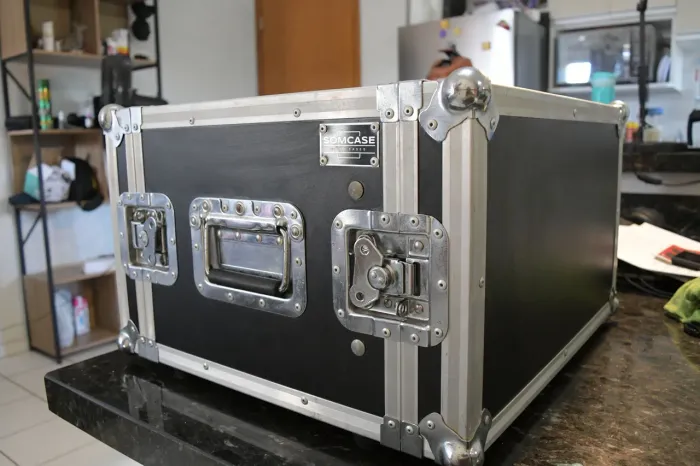 Hardcase SOMCASE semi-novo forrado internamente 