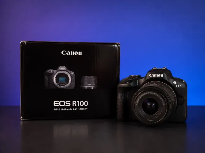Canon R100 com lente do kit 18-45