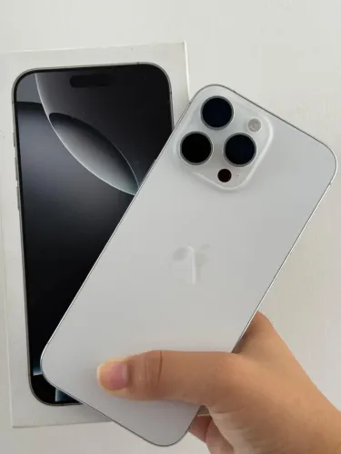 Iphone 16 Pro Max.