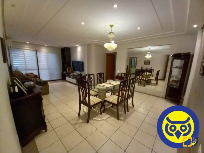 Apartamento com 4 quartos e 3 vagas de garagem no Centro - Florianópolis