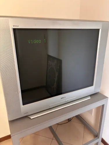 TV Sony Wega Trinitron 38 polegadas (rack incluso)