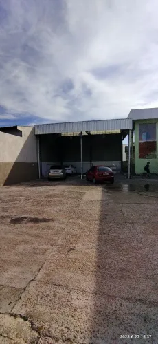 //Galpão com Prédio Comercial na Redenção 