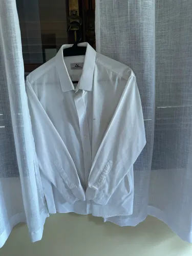 Kit 8 camisas brancas . Duas delas precisa ser alvejadas