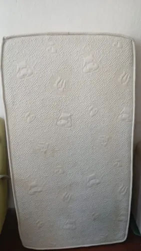 Colchão ortobom pra berço, semi novo