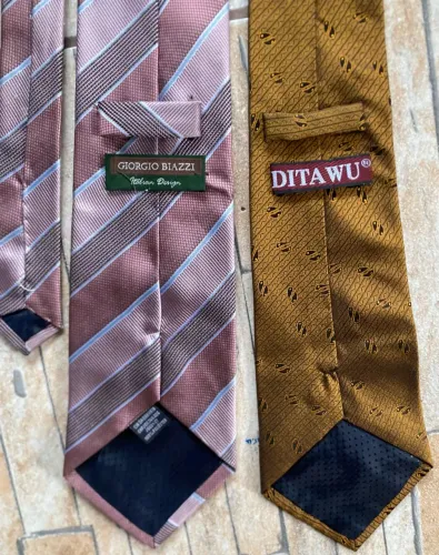 Kit com 2 Gravatas Masculinas Elegantes