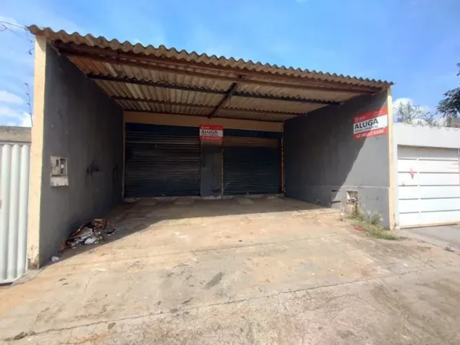 Sala Comercial 70m² | Pé-Direito Duplo | Santa Fé | 2 Vagas