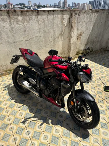 TRIUMPH STREET TRIPLE 765 RS 2023