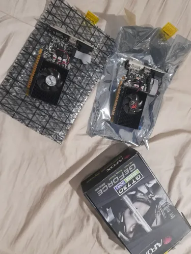 Duas placa de vídeo de 2gb e de 4 Gb PCI ex 1.0 da marca afox