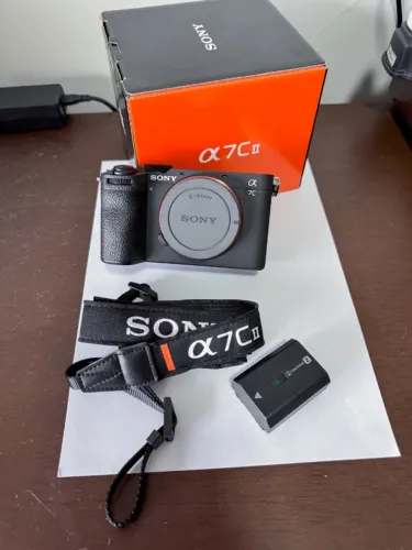 Sony Alpha a7C II (a7C2) + Caixa + Acessórios em Estado de Nova