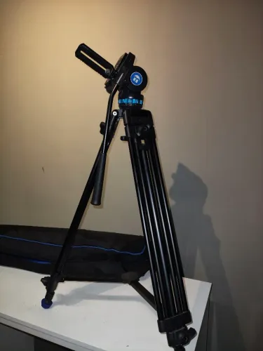 Tripé para câmera profissional 